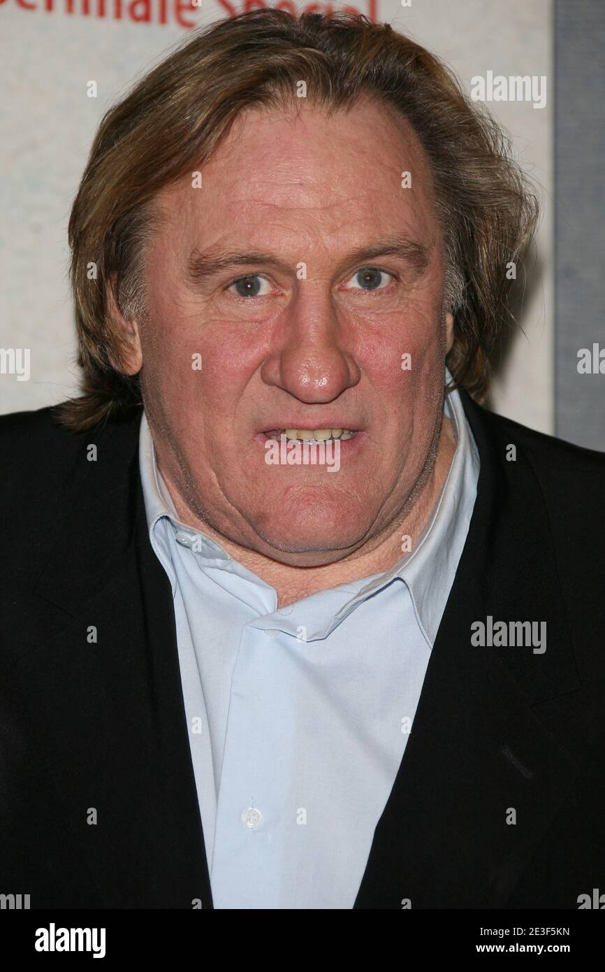 L'acteur Gerard Depardieu arrive à une projection du dernier film du réalisateur Claude Chabrol 'Bellamy' pour célébrer les 50 ans de carrière de Chabrol à l'hôtel Park Hyatt Vendome à Paris, en France, le 19 février 2009. Photo de Denis Guignebourg/ABACAPRESS.COM Banque D'Images