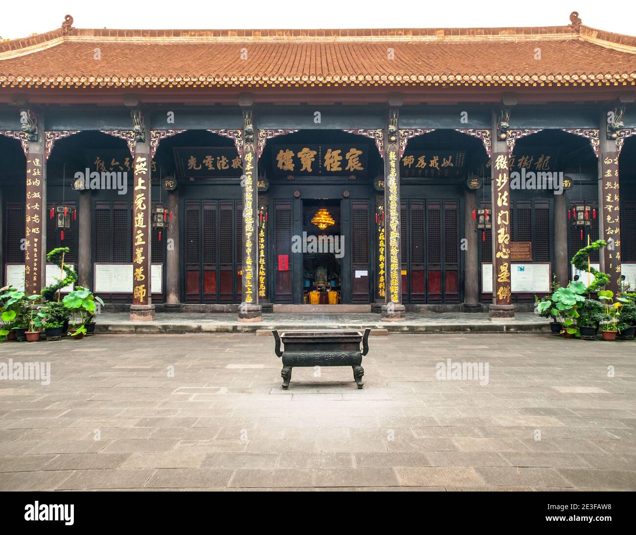 Cour dans le monastère bouddhiste de Wenshu, Manjushri, Chengdu, dans la province du Sichuan, en Chine Banque D'Images