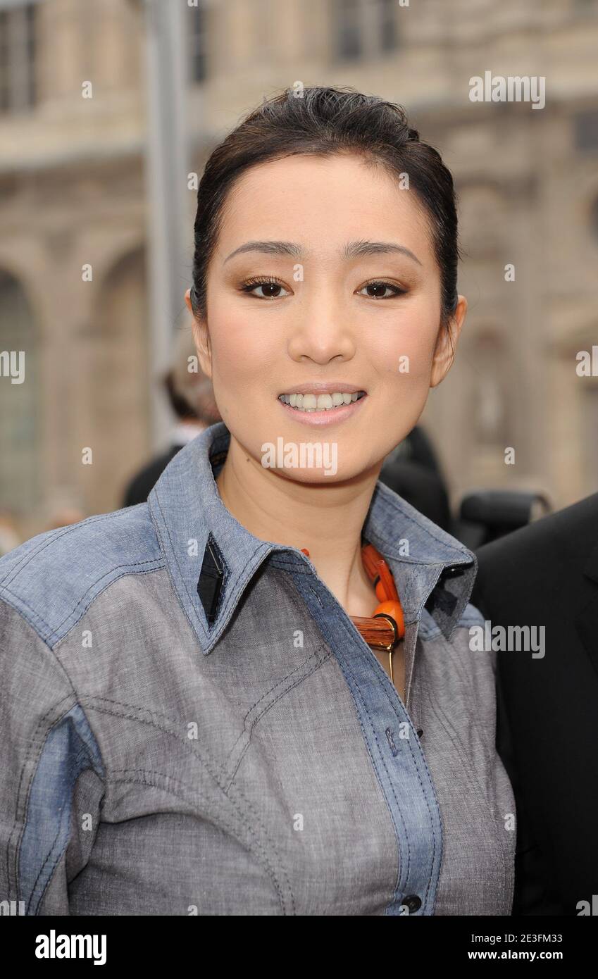 Gong Li participe au salon de la collection prêt-à-porter Louis Vuitton automne-hiver 2009-2010 par le designer Marc Jacobs à Paris, France, le 12 mars 2009. Photo de Thierry Orban/ABACAPRESS.COM Banque D'Images Gong Li participe au salon de la collection prêt-à-porter Louis Vuitton automne-hiver 2009-2010 par le designer Marc Jacobs à Paris, France, le 12 mars 2009. Photo de Thierry Orban/ABACAPRESS.COM Banque D'Images