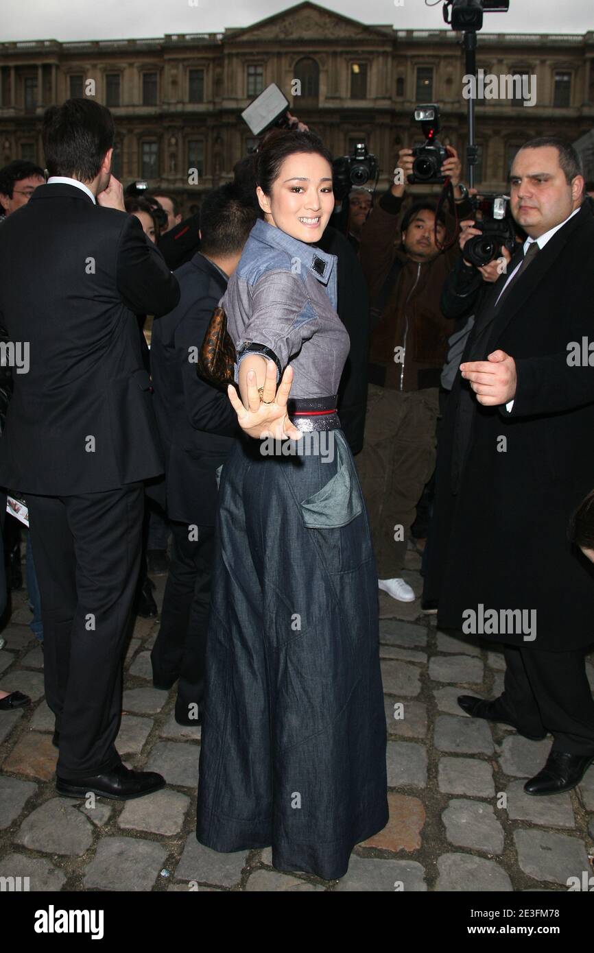 L'actrice Gong Li participe au salon de la collection prêt-à-porter automne-hiver 2009-2010 de Louis Vuitton qui s'est tenu au Cour carré du Louvre, à Paris, en France, le 12 mars 2009. Photo de Denis Guignebourg/ABACAPRESS.COM Banque D'Images L'actrice Gong Li participe au salon de la collection prêt-à-porter automne-hiver 2009-2010 de Louis Vuitton qui s'est tenu au Cour carré du Louvre, à Paris, en France, le 12 mars 2009. Photo de Denis Guignebourg/ABACAPRESS.COM Banque D'Images