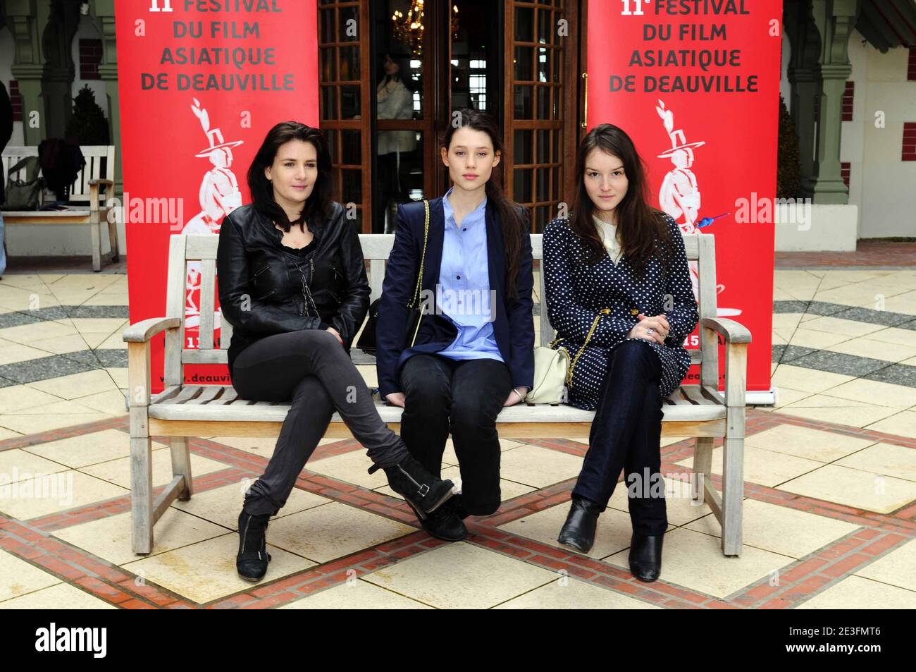 Les membres du jury d'action Asian Marie-Amélie Seigner, Astrid Berges-Frisbey et Anais Demoustier posent lors du 11e festival asiatique du film à Deauville, en France, le 11 mars 2009. Photo de Serge Leplege/ABACAPRESS.COM Banque D'Images