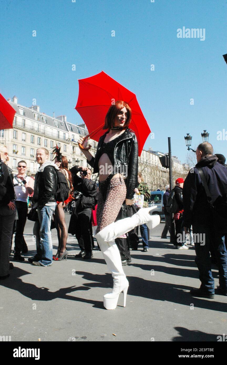 Des prostituées françaises se sont rassemblées dans la région de Pigalle pour manifester en faveur de plus de droits, à Paris, en France, le 21 mars 2009. Photo d'Alain Apaydin/ABACAPRESS.COM Banque D'Images