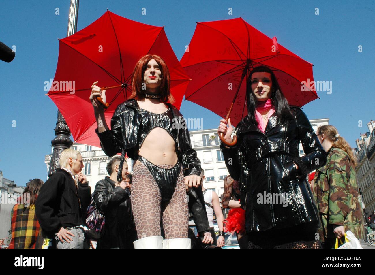 Des prostituées françaises se sont rassemblées dans la région de Pigalle pour manifester en faveur de plus de droits, à Paris, en France, le 21 mars 2009. Photo d'Alain Apaydin/ABACAPRESS.COM Banque D'Images