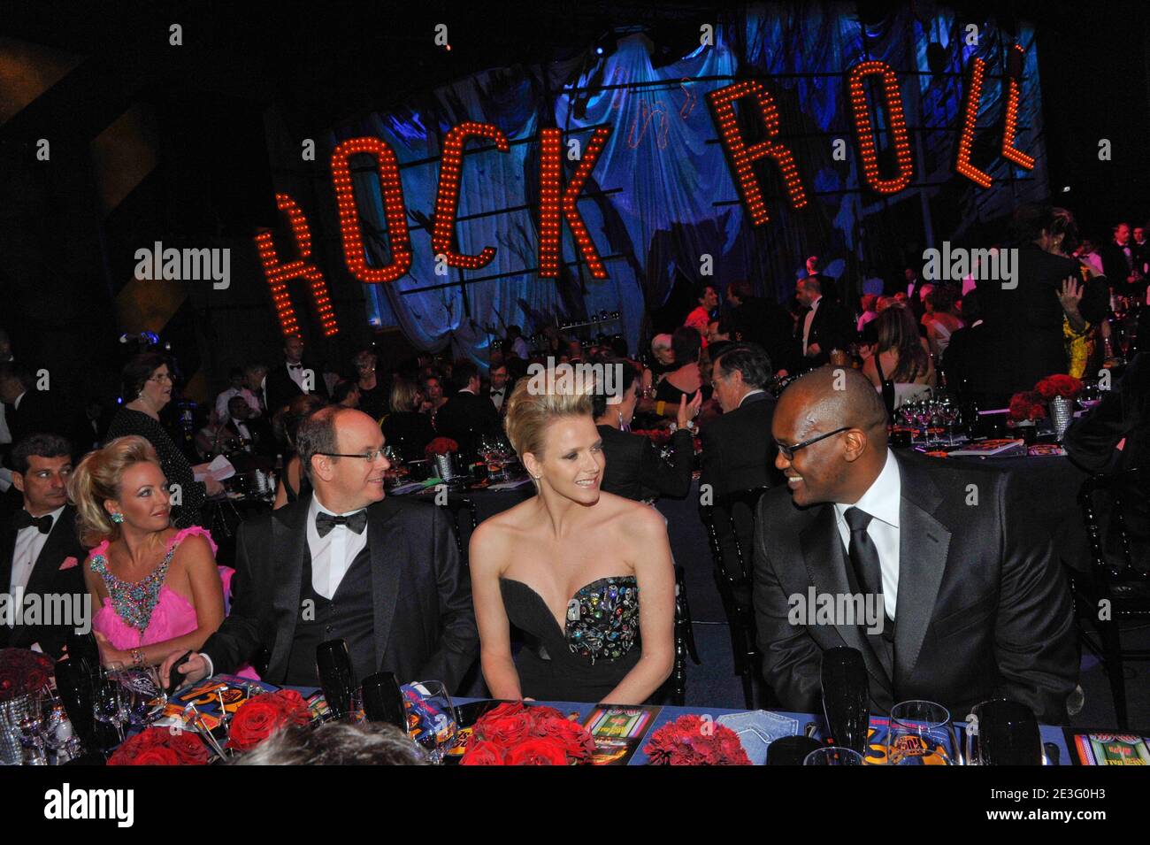 La princesse Camilla de Bourbon des deux-Siciles, le prince Albert II de Monaco, Charlene Wittstock et Oko Shio assistent au bal rose Monte Carlo Rock 'N 2009 qui s'est tenu au Sporting Monte Carlo le 28 mars 2009 à Monte Carlo, Monaco. Photo de SBM/ABACAPRESS.COM Banque D'Images