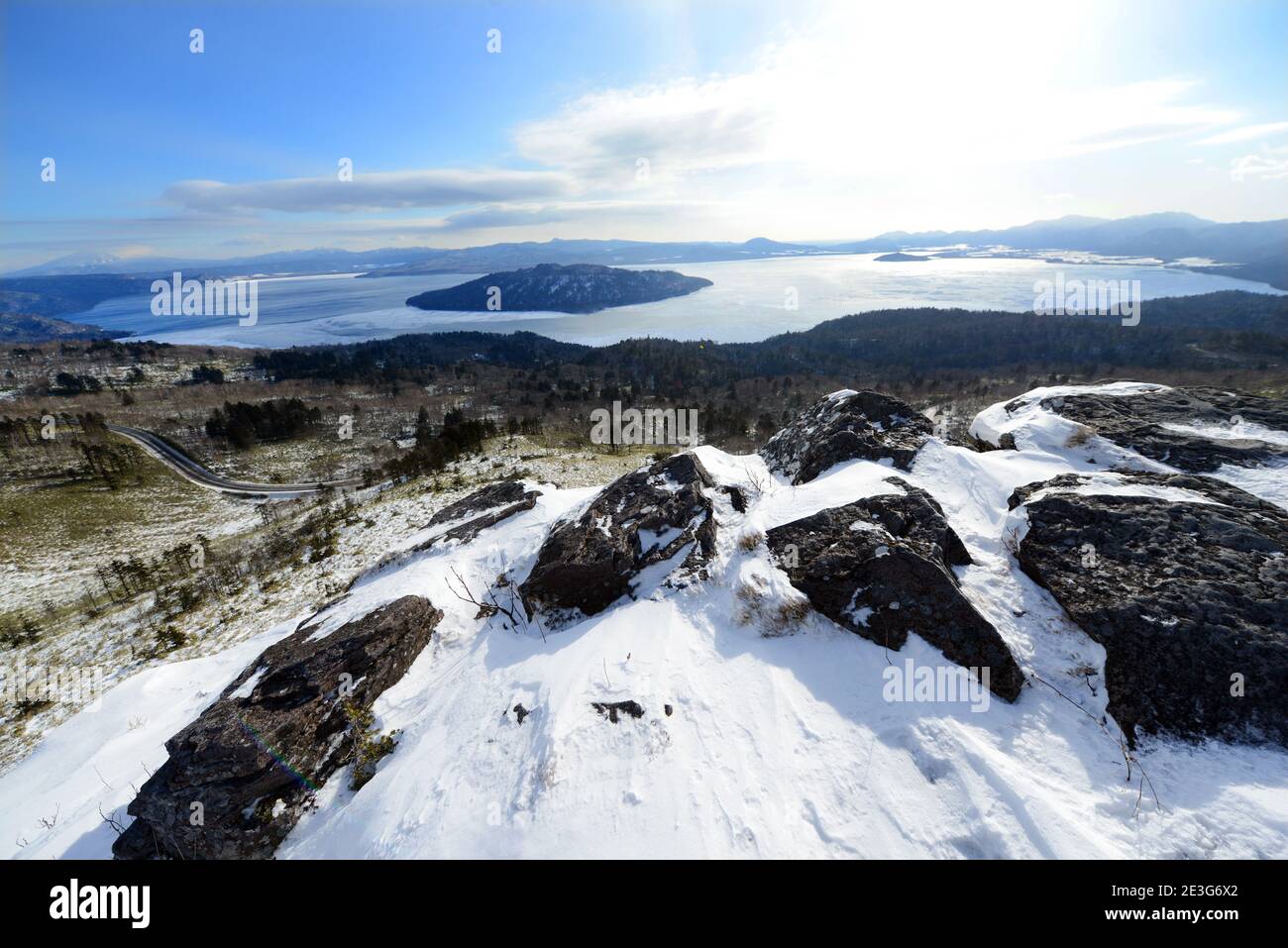 Vue sur le lac Kassharo depuis le col de Bihoro à Hokkaido, au Japon. Banque D'Images