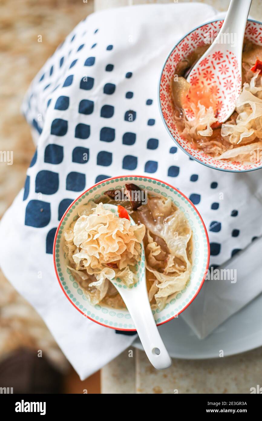 Tremella, baie de goji et soupe sucrée de jujube. Une soupe avec de nombreux avantages pour la santé Banque D'Images