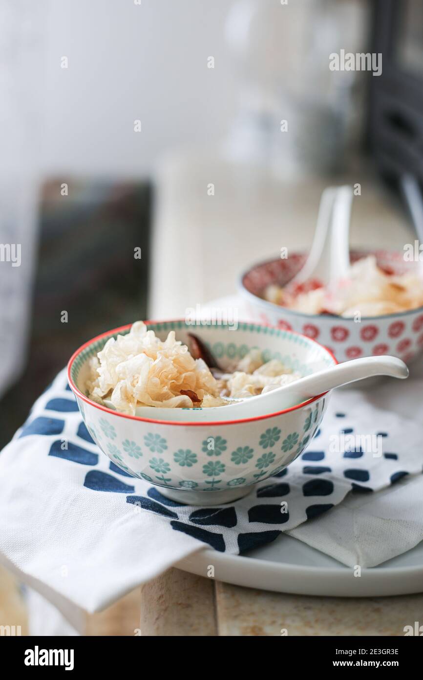 Tremella, baie de goji et soupe sucrée de jujube. Une soupe avec de nombreux avantages pour la santé Banque D'Images