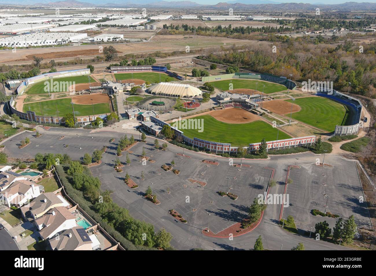 Une vue aérienne du Big League Dreams Sports Park, dimanche 17 janvier 2021, à Chino Hills, en Californie. Banque D'Images