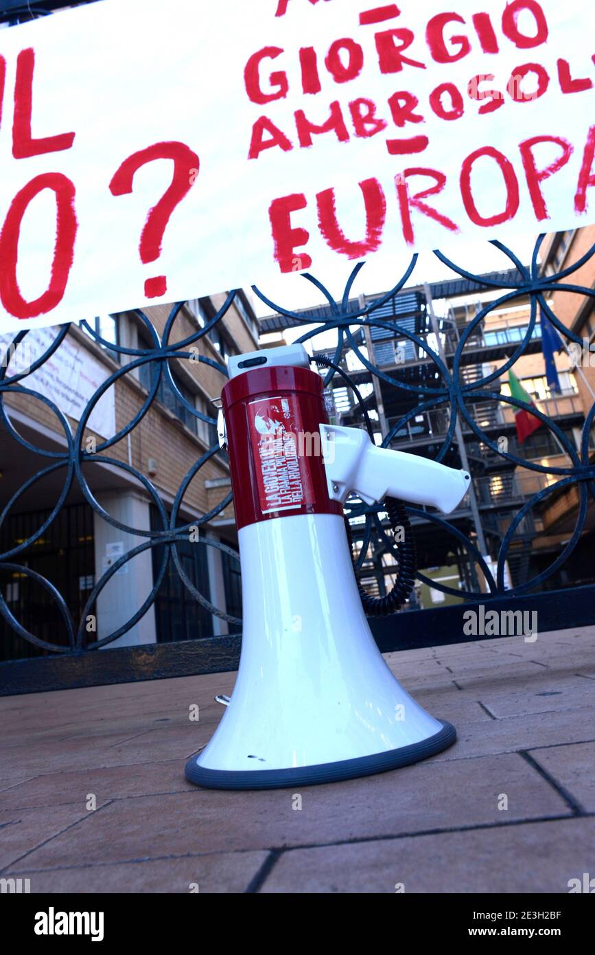 Roma, Lunedì 18 gennaio 2021, riapertura in presenza delle scuole medie superori, ma senza studenti che si rifiutano di entrare in scuole non allineate e sicure al contrasto della pandemia da Covid 19. Banque D'Images