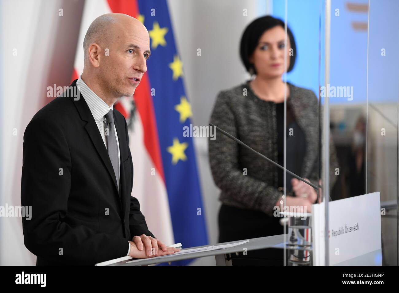 Vienne, Autriche. 19th janvier 2021. Conférence de presse conjointe avec le ministre du travail Martin Kocher (L) et la ministre du Tourisme Elisabeth Köstinger (R) sur le thème "informations actuelles sur l'emploi dans le tourisme". Crédit : Franz PERC/Alay Live News Banque D'Images