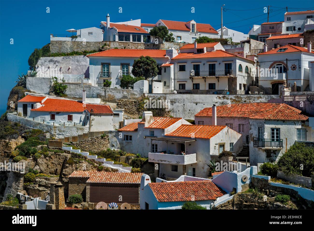 Azenhas do Mar, ville côtière sur la côte d'Estoril dans la municipalité de Sintra, district de Lisbonne, région de Lisbonne, Portugal Banque D'Images