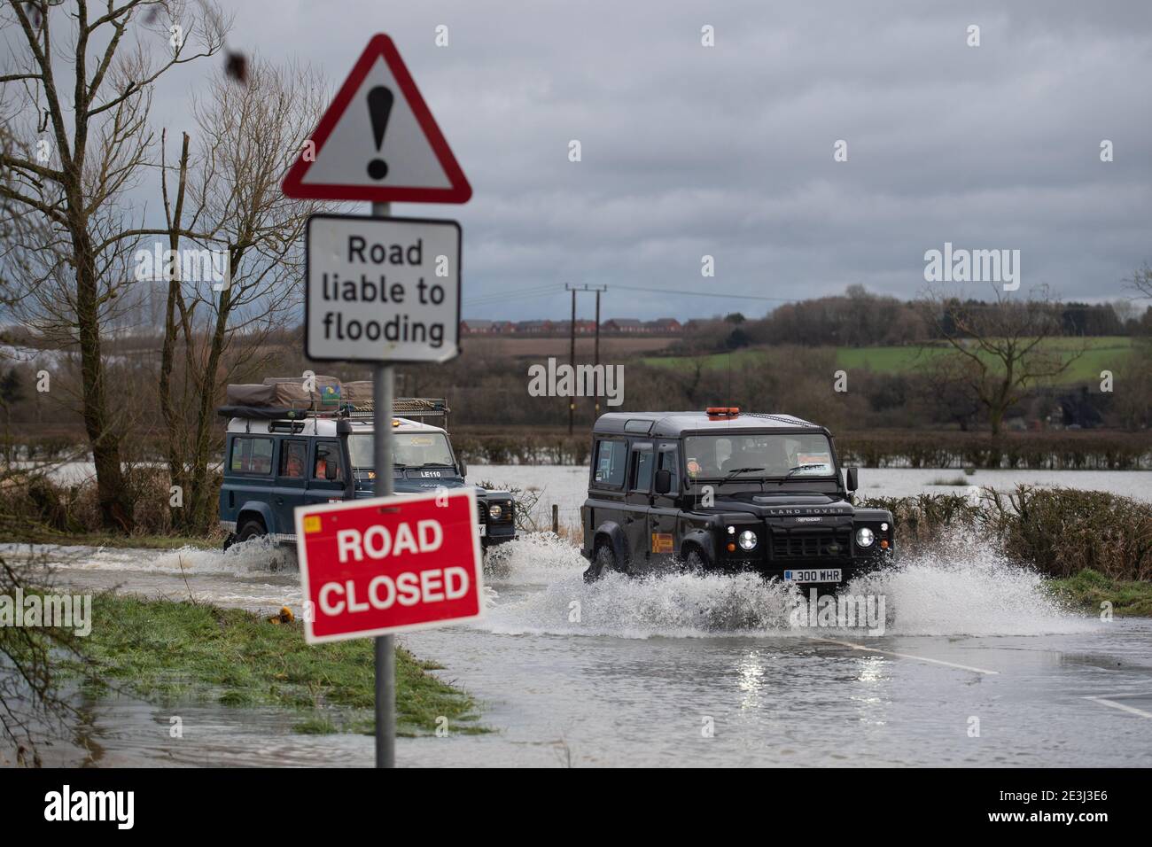 Les véhicules 4x4 Response de Leicestershire et Rutland traversent les eaux de crue de Mountsorrel, Leicestershire. Date de la photo: Mardi 19 janvier 2021. Banque D'Images