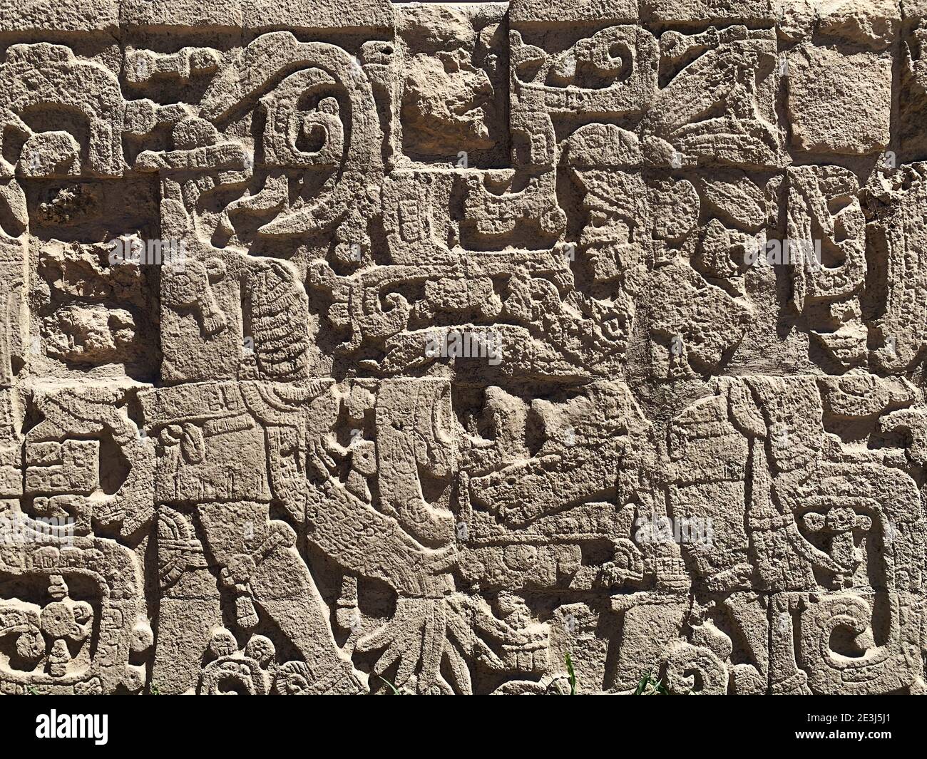 Détail de la sculpture murale dans les anciennes ruines mayas de Chichen Itza, péninsule du Yucatan, Mexique Banque D'Images