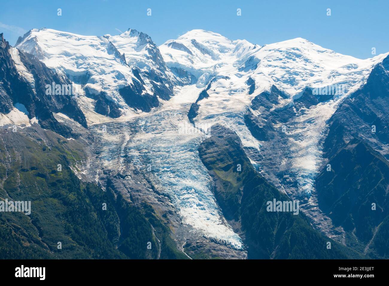 Magnifique paysage alpin avec montagne enneigée du Mont blanc et glacier en  été. France nature tourisme fond. ECO-planète, climat cha Photo Stock -  Alamy