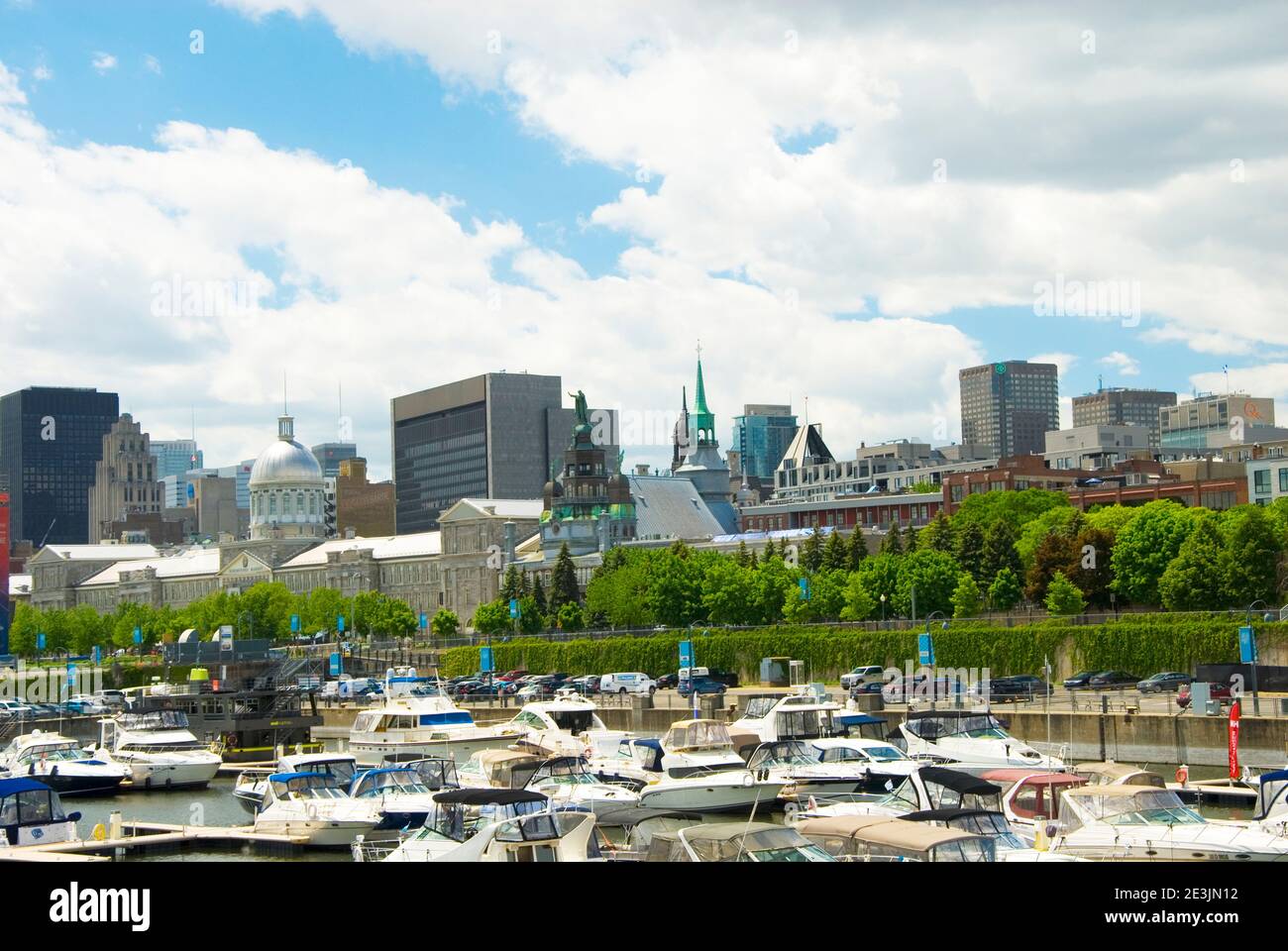 Skyline et bateaux, Vieux-Port, Montréal, Québec, Canada Banque D'Images