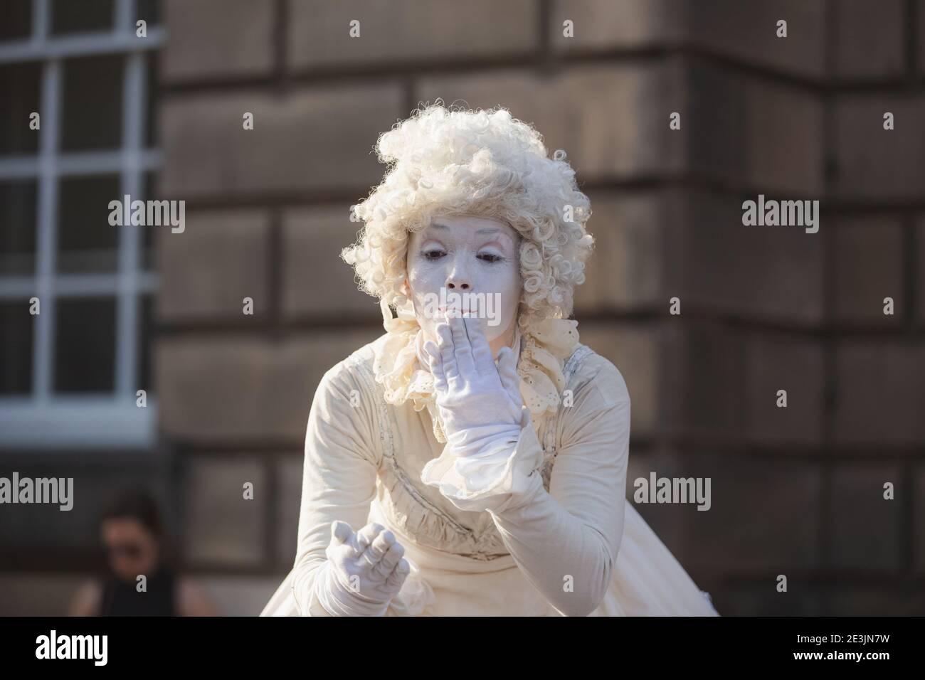 Édimbourg, Écosse - 16 2016 août : un spectacle de pantomime costumé dans la rue le long du Royal Mile historique d'Édimbourg, Écosse, au Fringe annuel Banque D'Images