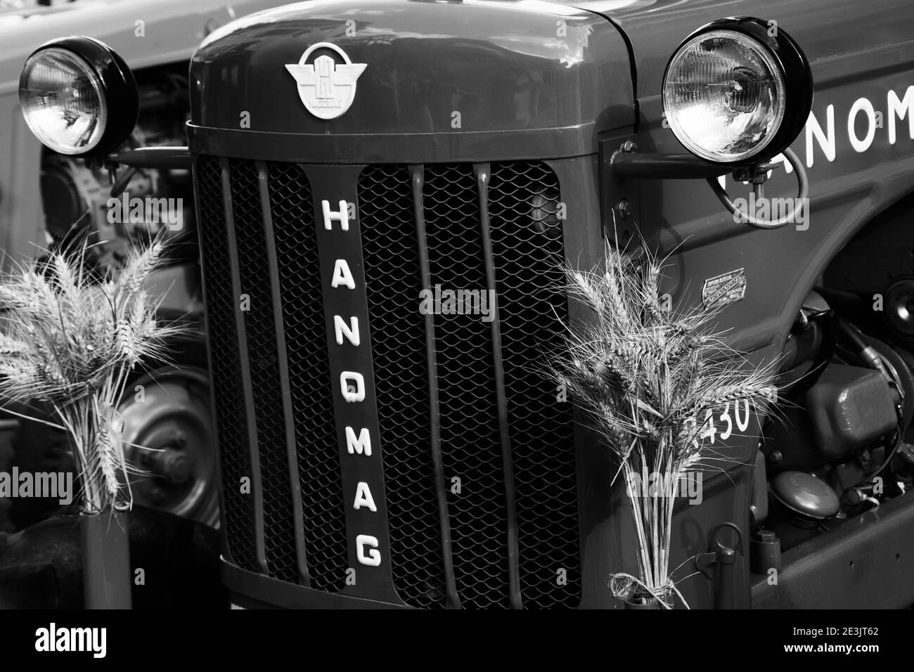 BOURG-SAINT-MAURICE, FRANCE - 19 AOÛT 2018 : les tracteurs Hanomag classiques sont exposés au marché traditionnel de l'agriculture et de la montagne à Savoie Regio Banque D'Images