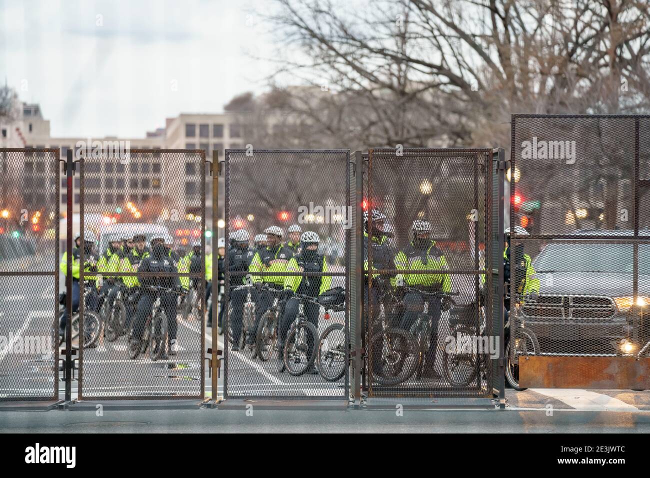 Washington DC, États-Unis - 17 janvier 2021 : la police des vélos à Washington DC se prépare à protéger la ville Banque D'Images