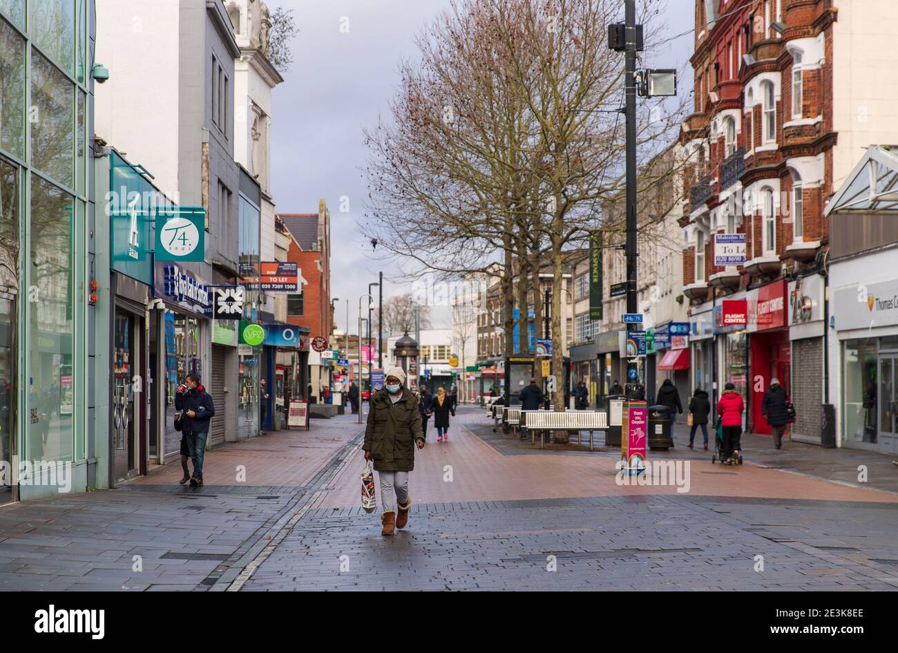 Londres, Royaume-Uni. 19 janvier 2021. Une zone commerçante déserte à Croydon, une grande ville du sud de Londres, au Royaume-Uni, le 18 janvier 2021. Seuls 33,355 cas de Covid positifs ont été enregistrés aujourd'hui, le plus faible nombre de cas quotidiens depuis le 27 décembre, avant le début du troisième confinement national de l'Angleterre. Crédit : May James/ZUMA Wire/Alay Live News Banque D'Images