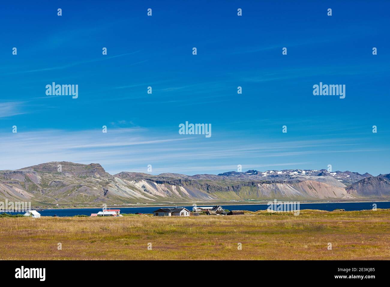 Vues islandaises vues depuis un petit village de pêcheurs, l'Islande Banque D'Images