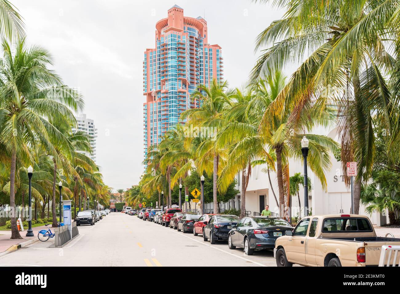 Ocean Drive, Miami - le 4 janvier 2021 : Ocean Drive sous Fifth Street pendant la pandémie du coronavirus. Banque D'Images