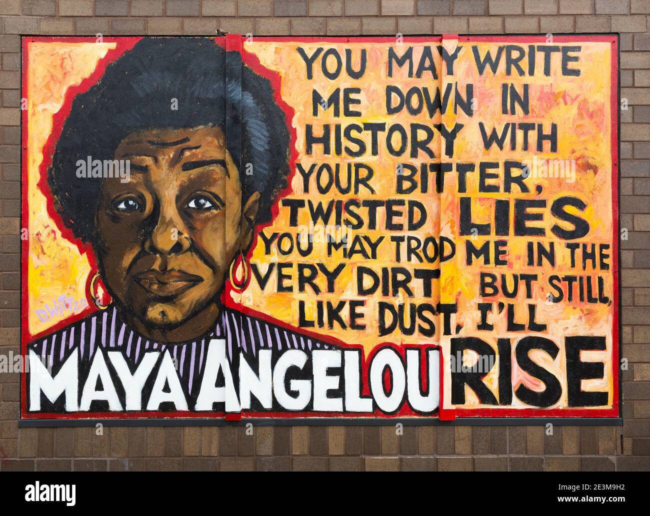 Murale sur les panneaux au-dessus d'une fenêtre de magasin avec un devis De Maya Angelou pendant les troubles civils après le meurtre De George Floyd à Minneapolis Banque D'Images