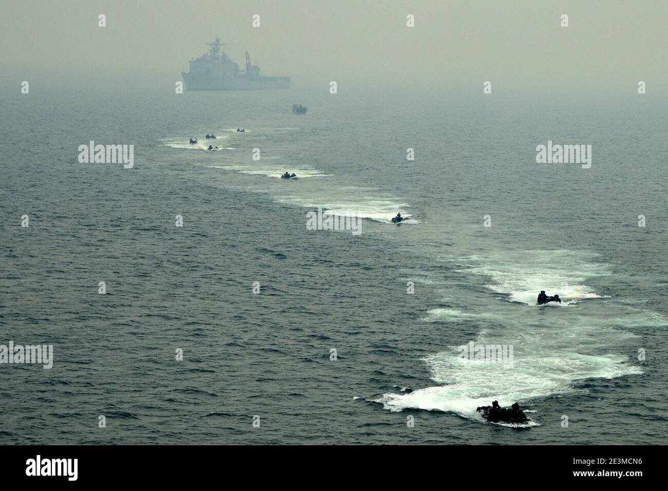 Marines mène une formation d'assaut amphibie. (9137299628). Banque D'Images