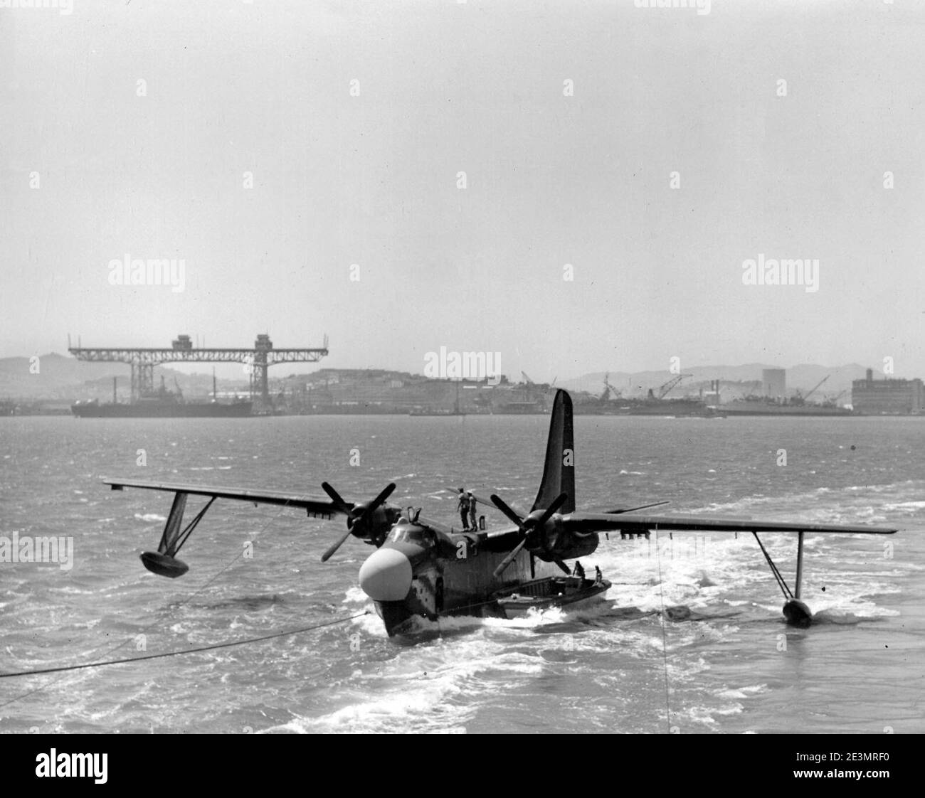 Martin P5M-1 Marlin dans la baie de San Francisco, en juillet 1953 (NNAM.2011.113.136). Banque D'Images