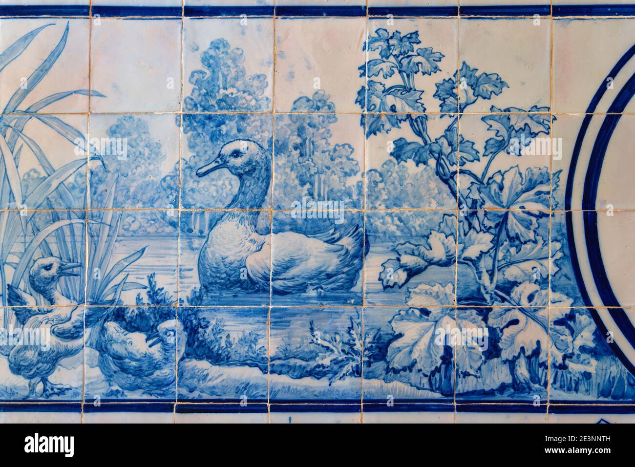 Azulejos décorant des murs dans le jardin du Palais Estoi, Estoi, Loule, Faro district, Algarve, Portugal Banque D'Images