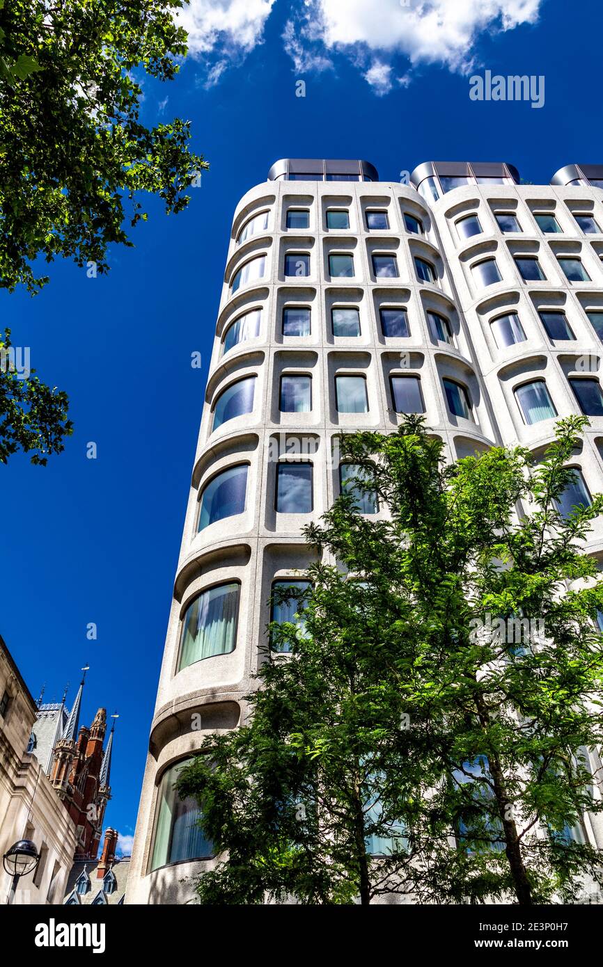 Extérieur de style brutaliste le Standard Hotel, ancien Camden Town Hall Annex à Kings Cross, Londres, Royaume-Uni Banque D'Images