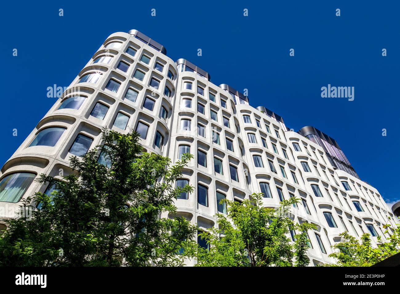 Extérieur de style brutaliste le Standard Hotel, ancien Camden Town Hall Annex à Kings Cross, Londres, Royaume-Uni Banque D'Images