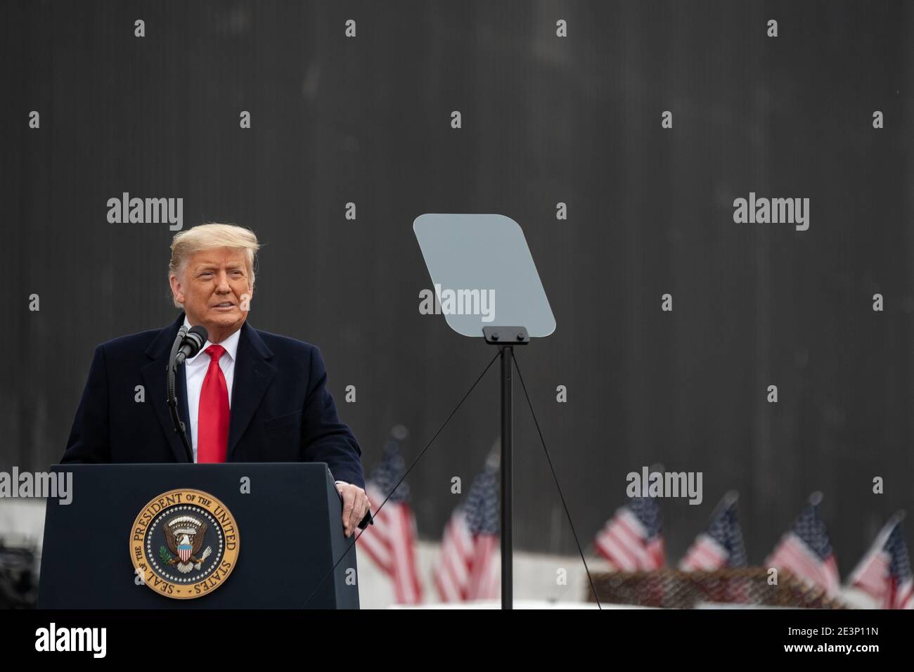TEXAS, États-Unis - 12 janvier 2021 - le président Donald J Trump prononce une allocution au 44e kilomètre du nouveau mur frontalier le mardi 12 janvier 2021 sur le Texas Banque D'Images