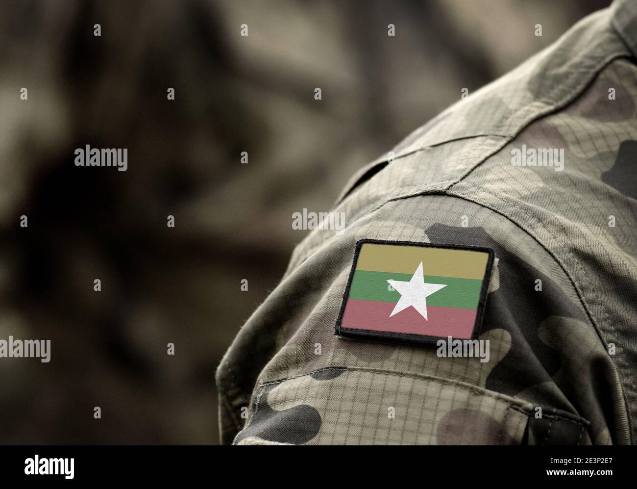 Pavillon de Myanmar et aussi connu sous le nom de Birmanie sur l'uniforme militaire. Les forces armées, l'armée, des soldats. Collage. Banque D'Images