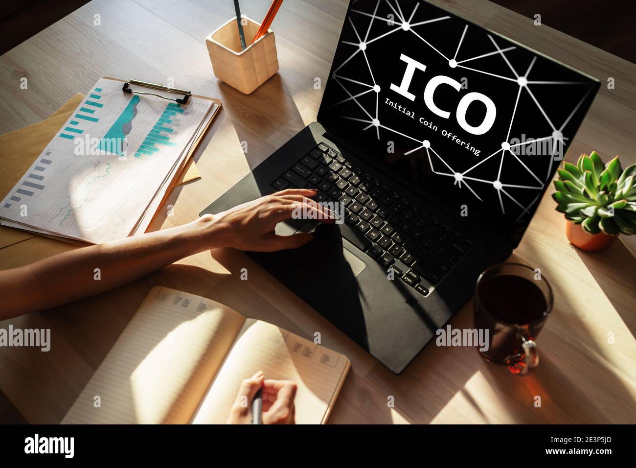 ICO - offre de pièces initiale. Concept de Blockchain et de technologie financière Banque D'Images