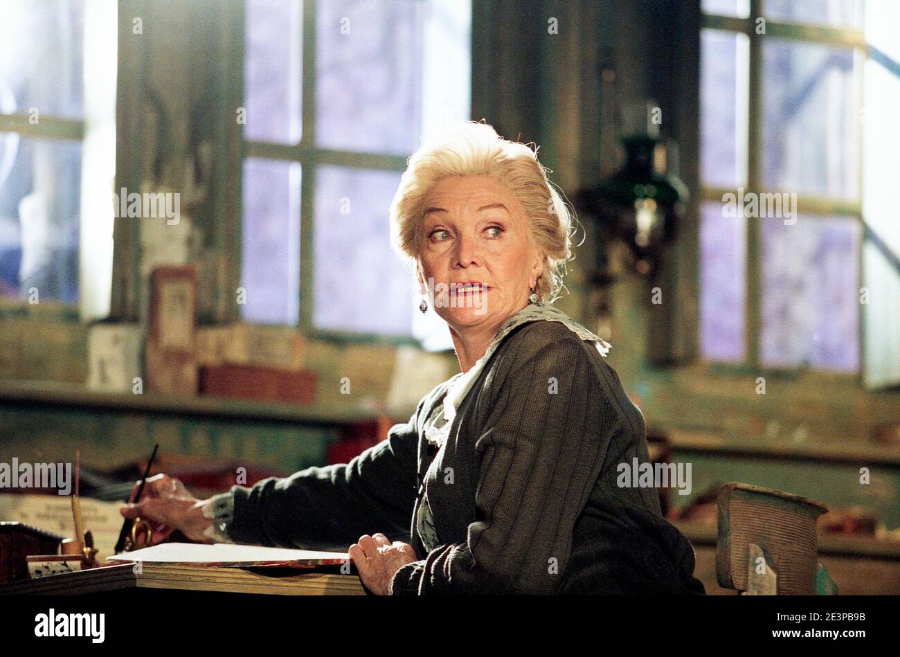 Sheila Hancock (Vassa) à VASSA par Maxim Gorky au théâtre Albery, Londres WC2 20/01/1999 une production Almeida Theatre Company adaptée et réalisée par Howard Davies design: Robert Howell éclairage: Mark Henderson Banque D'Images