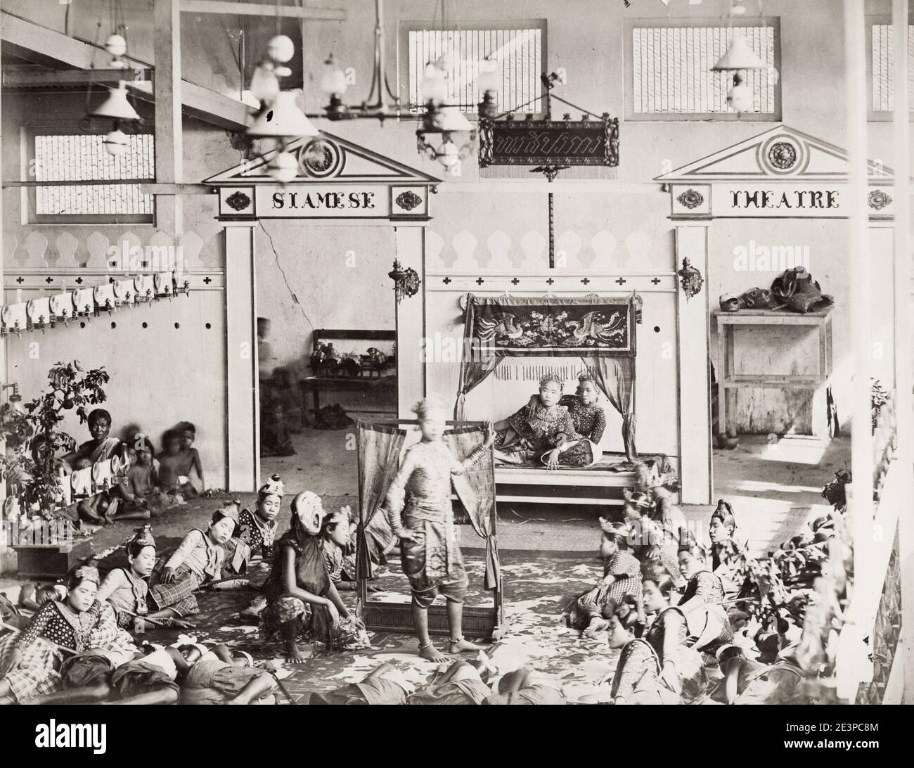 Photographie du XIXe siècle : Théâtre siamois, acteurs, troupe, Siam, Thaïlande. Banque D'Images