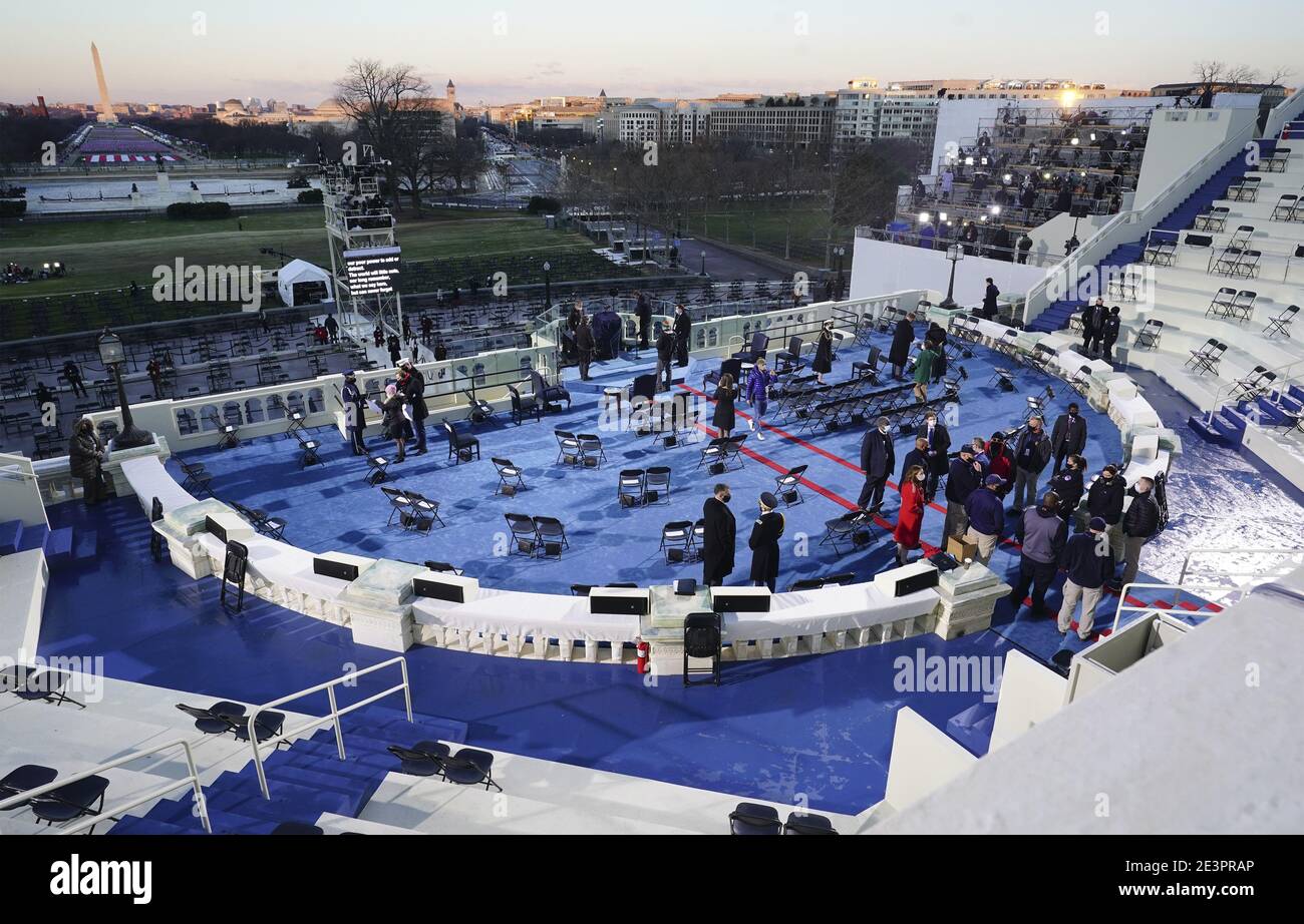 Washington, États-Unis. 20 janvier 2021. Les préparatifs se poursuivent du côté ouest du Capitole, avant que le président Joseph Robinette Biden Jr. Ne prête le serment d'office de 46e président des États-Unis au Capitole à Washington, DC, le mercredi 20 janvier 2021. Photo de Ken Cedeno/UPI crédit: UPI/Alay Live News Banque D'Images