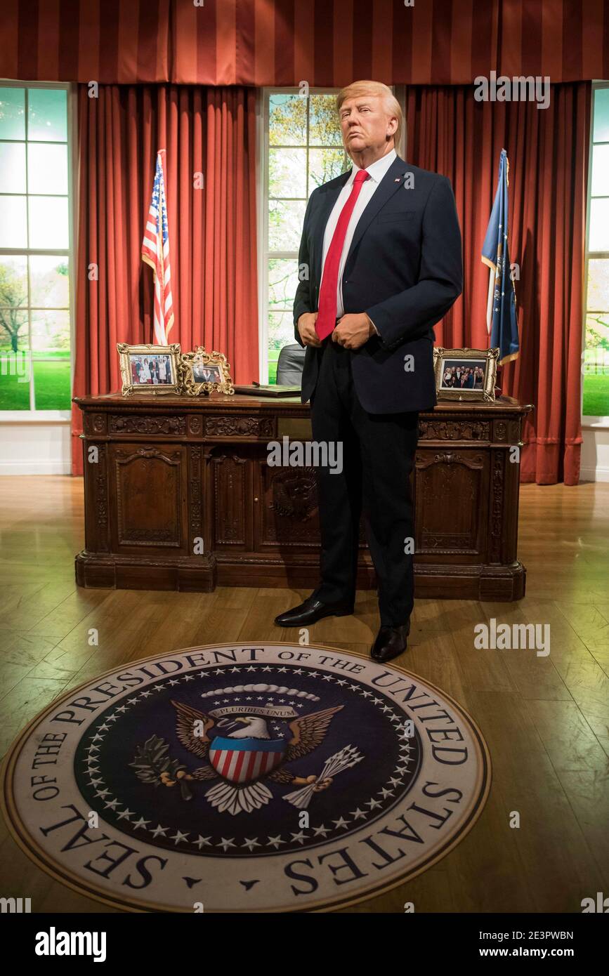 Donald Trump en cire figure révéler à Madame Tussauds, Londres. Banque D'Images