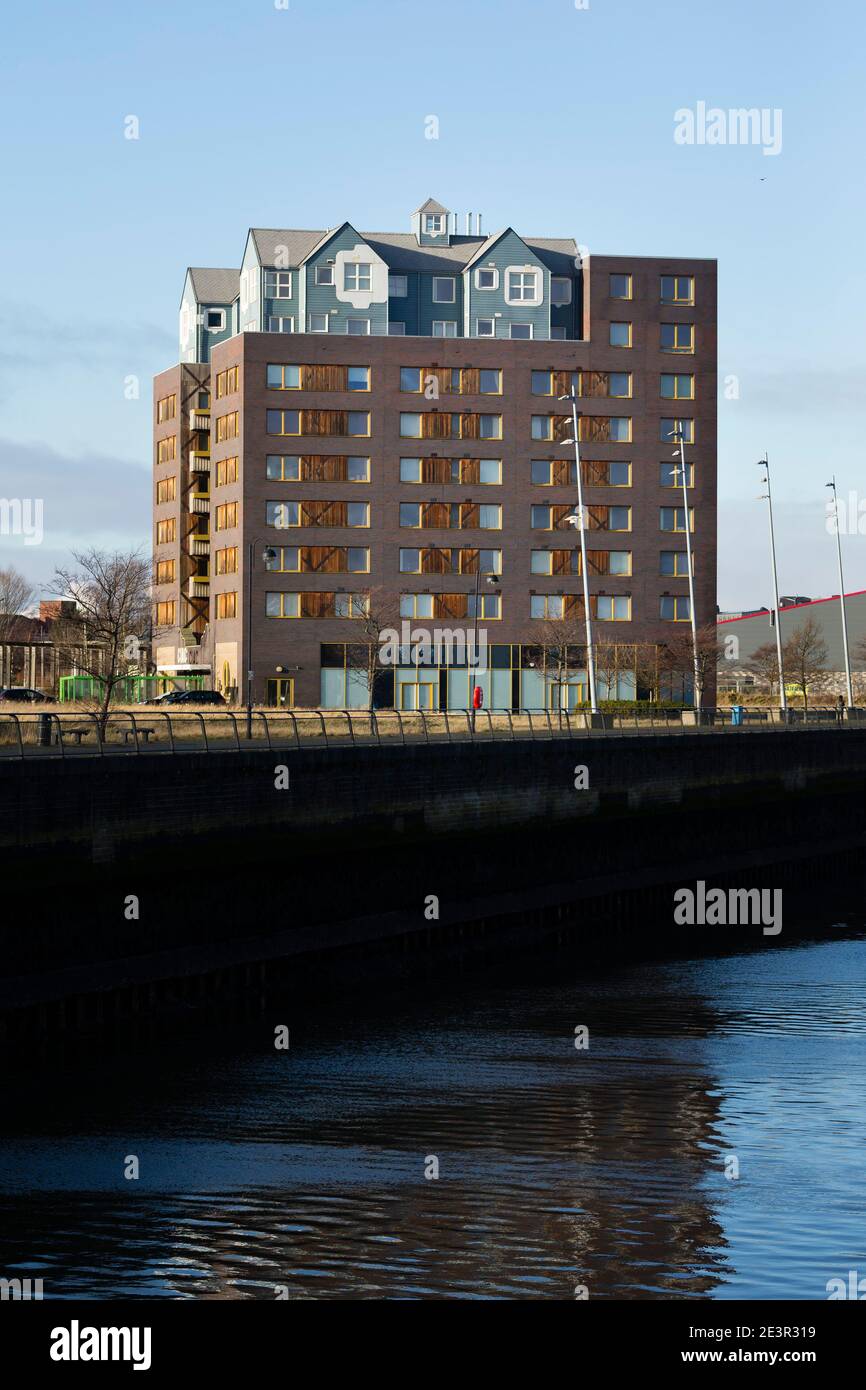 L'édifice de la CIAC (Community in a Cube) à Middlehaven Dock à Middlesbrough. Après la catastrophe de Grenfell, une inspection incendie du bâtiment du CIAC Banque D'Images