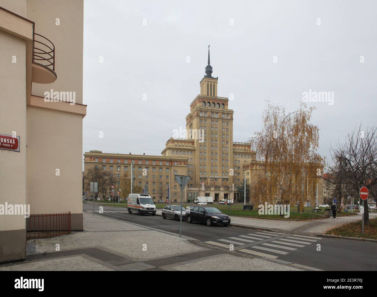 Hôtel International conçu par l'architecte tchèque František Jeřábek dans le quartier de Dejvice à Prague, République tchèque. L'hôtel s'inspire de l'architecture stalinienne soviétique et a été construit en 1952-1956. Banque D'Images