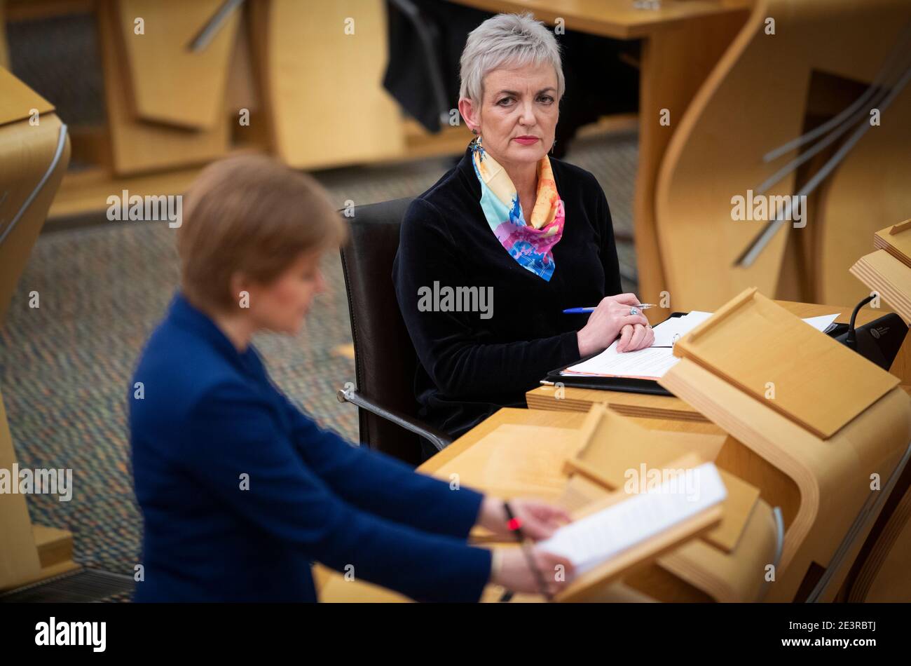 La ministre de la politique antidrogue Angela Constance, première ministre Nicola Sturgeon, a fait une déclaration annonçant un financement supplémentaire de 350 millions de livres sterling au cours des cinq prochaines années pour lutter contre la mort des drogues au Parlement écossais d'Édimbourg. Date de la photo: Mercredi 20 janvier 2021. Banque D'Images