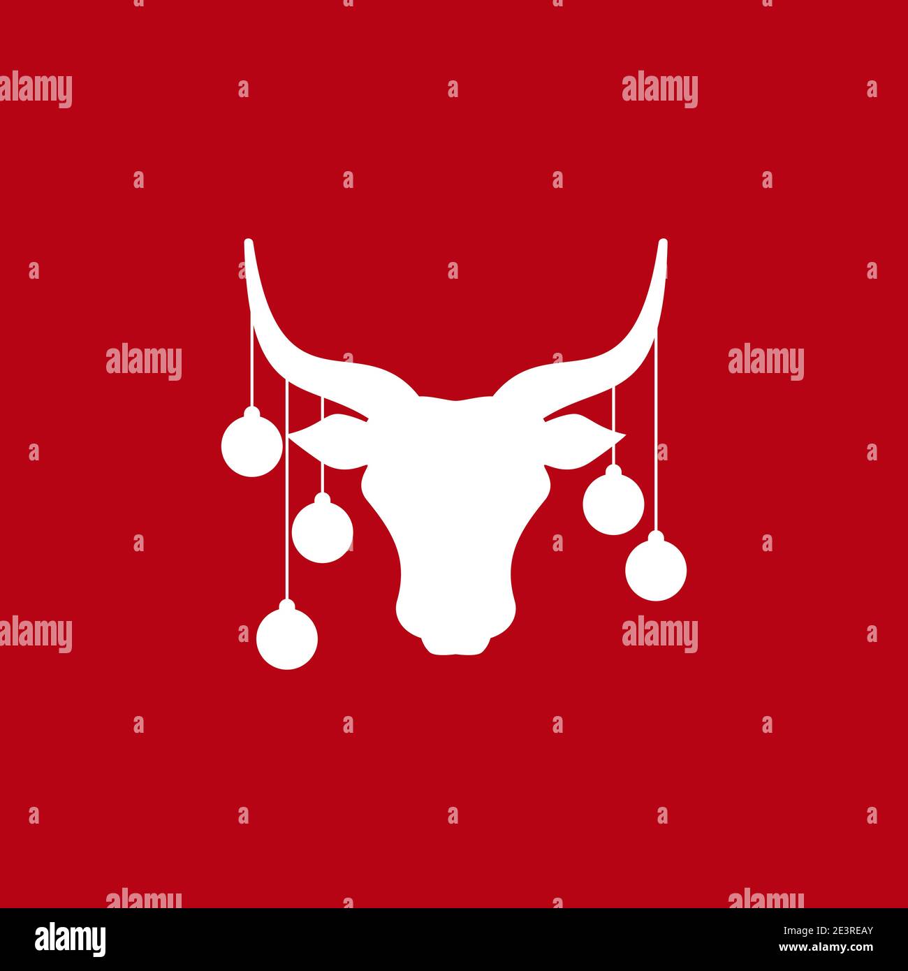 Tête de taureau avec boules rouges de noël sur les cornes, la neige et les étoiles. Symbole animal de vacances. Illustration vectorielle isolée en rouge. Carte de Noël Illustration de Vecteur