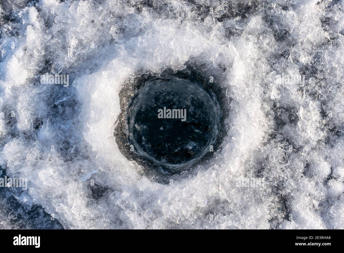 Trou de pêche d'hiver dans la glace Banque D'Images