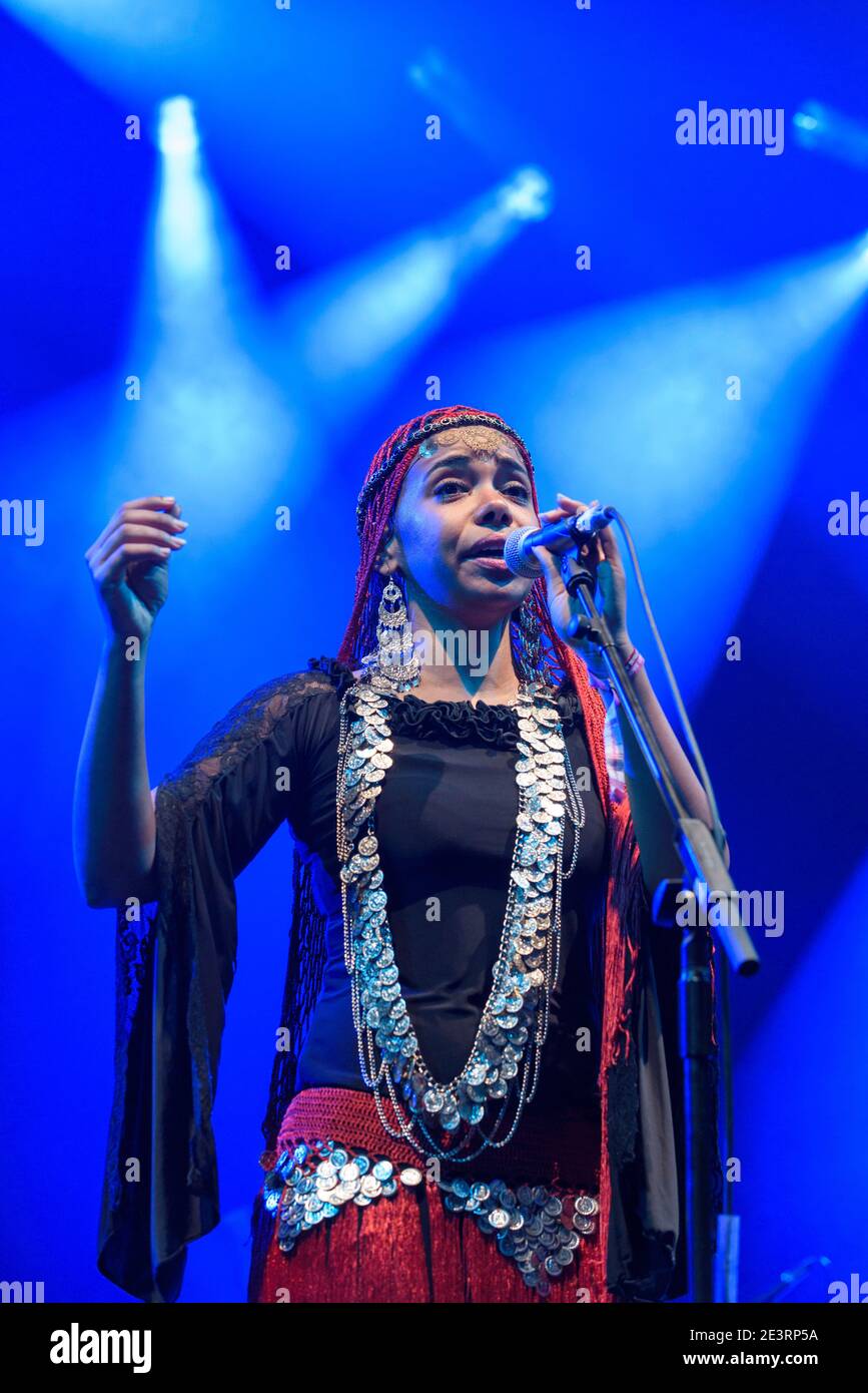 Hend El Rawy of Orange Blossom se présentant au Womad Festival, Charlton Park, Royaume-Uni. Juillet 24 2015 Banque D'Images