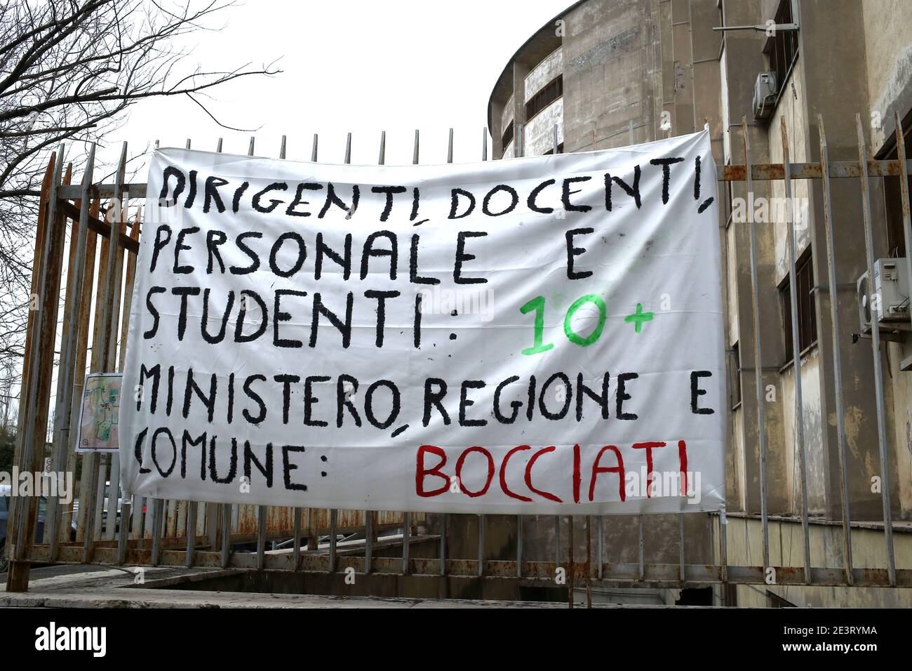 Roma, studenti in lotta contro la riapertura in presenza senza le dovute sicurezze Banque D'Images