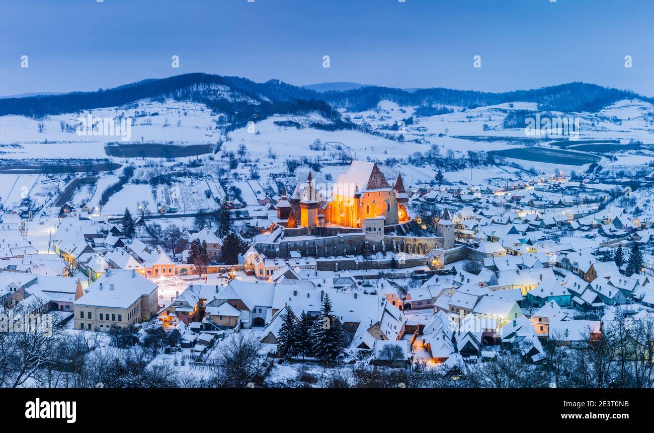 Biertan, Roumanie. Hiver dans le village saxon. Site classé au patrimoine mondial de l'UNESCO en Transylvanie. Banque D'Images