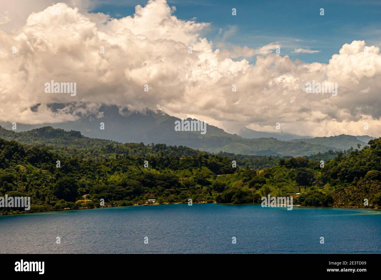 L'île du Pacifique de Bougainville depuis les airs, Buin, Papouasie-Nouvelle-Guinée Banque D'Images