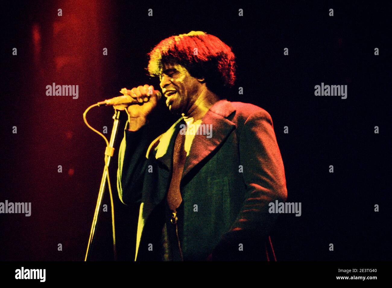 James Brown le parrain de Soul se présentant à Londres Rainbow Theatre 1973 Banque D'Images