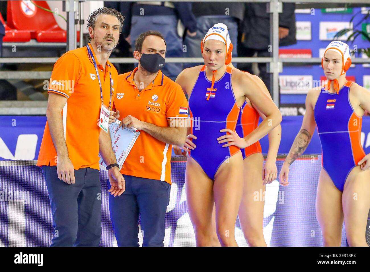 TRIESTE, ITALIE - JANVIER 20: Équipe des pays-Bas pendant le match entre les pays-Bas et l'Italie à la qualification féminine de Polo d'eau Jeux Olympiques Tournam Banque D'Images