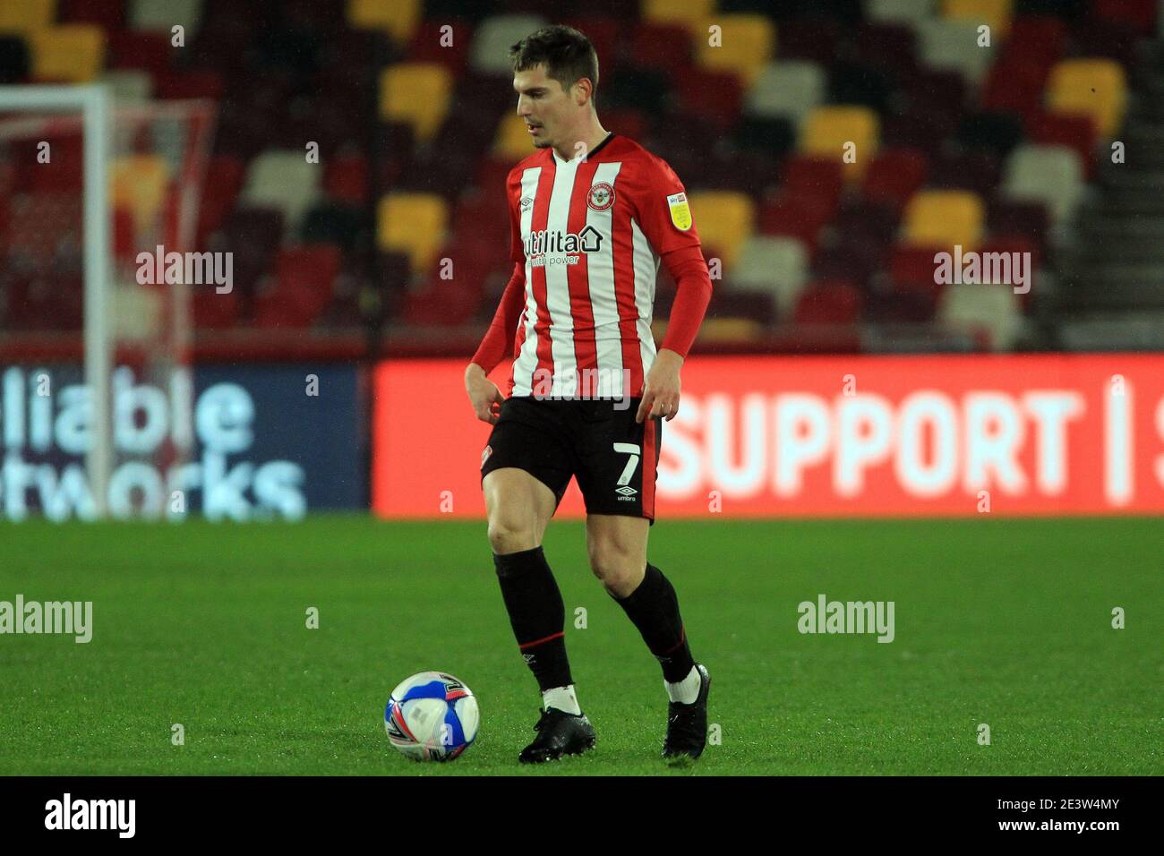 Londres, Royaume-Uni. 20 janvier 2021. Sergi Canos de Brentford en action pendant le match. EFL Skybet Championship Match, Brentford v Luton Town au Brentford Community Stadium, Brentford à Londres, le mercredi 20 janvier 2021. Cette image ne peut être utilisée qu'à des fins éditoriales. Utilisation éditoriale uniquement, licence requise pour une utilisation commerciale. Aucune utilisation dans les Paris, les jeux ou les publications d'un seul club/ligue/joueur. photo par Steffan Bowen/Andrew Orchard sports photographie/Alay Live news crédit: Andrew Orchard sports photographie/Alay Live News Banque D'Images